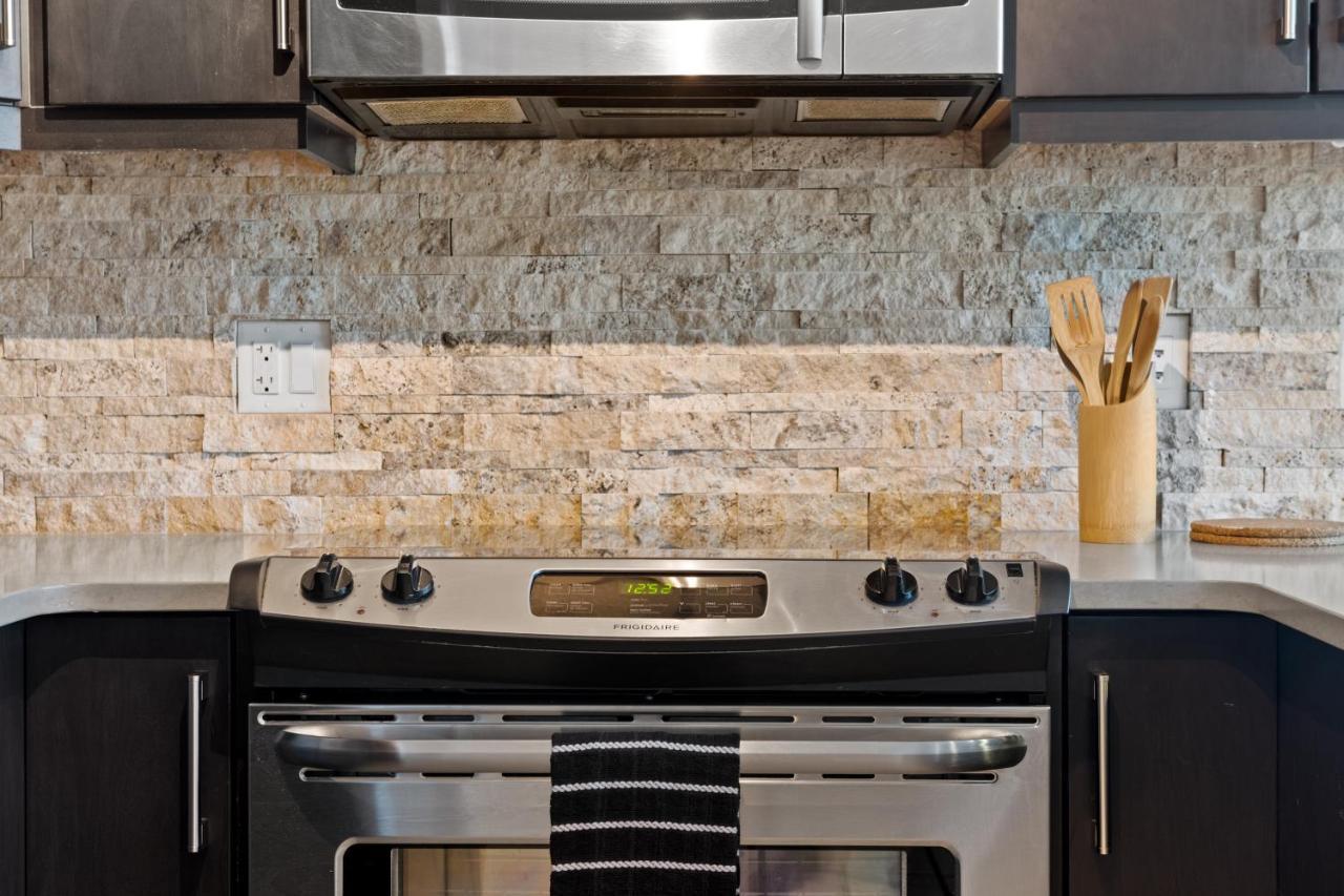 Stylish Downtown Condos By Globalstay Κάλγκαρι Εξωτερικό φωτογραφία